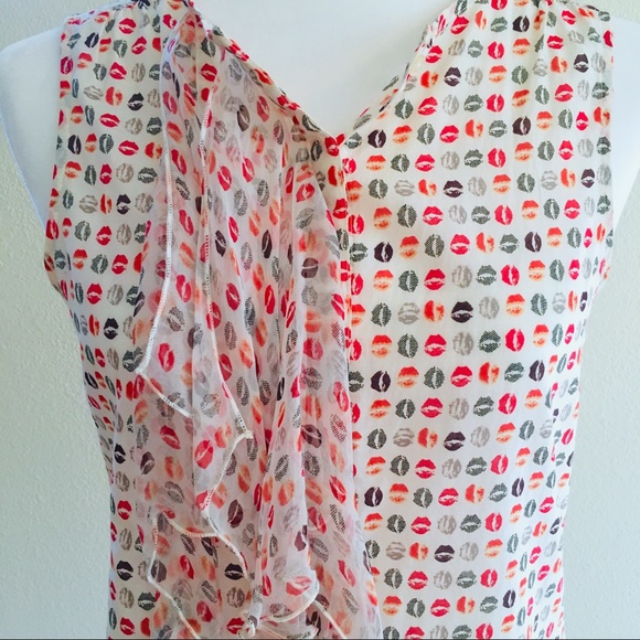 Gap Lip Print Button-Up Ruffle Top - Picture 2 of 8